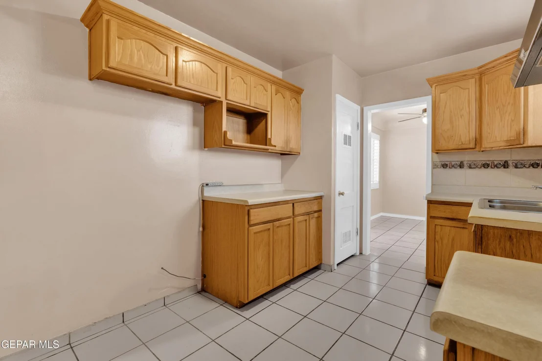 Photo of 800 Raynolds Street