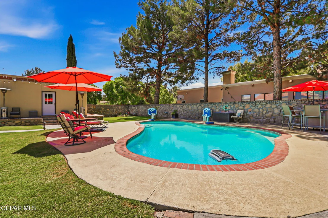 Photo of 716 Willow Glen Drive