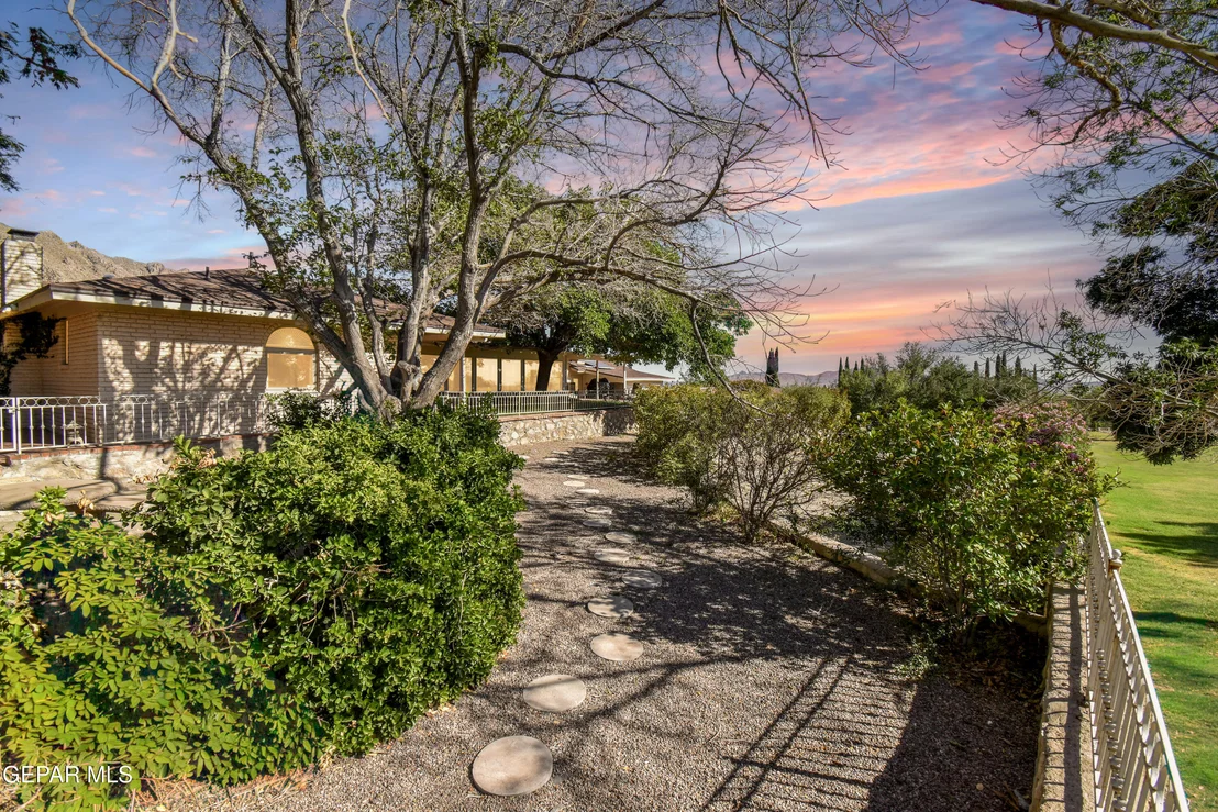 Photo of 849 River Oaks Drive