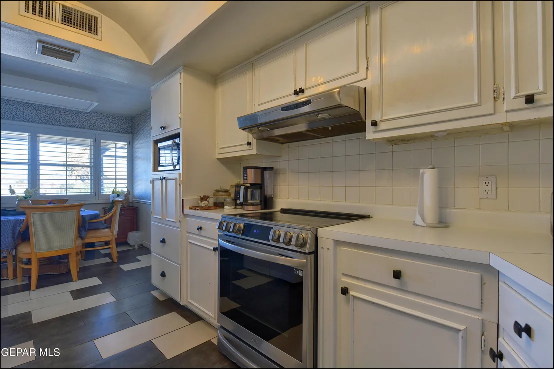 Photo of 411 CROWN POINT Drive