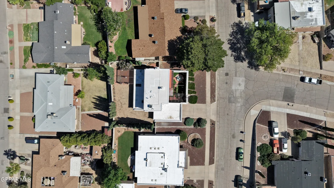 Photo of 425 VALPLANO Drive