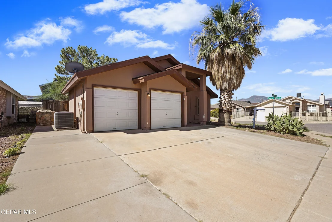 Photo of 5984 CHIPPENDALE Avenue
