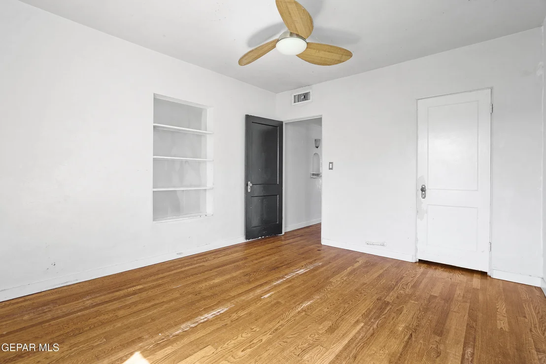 Photo of 810 MESITA Drive