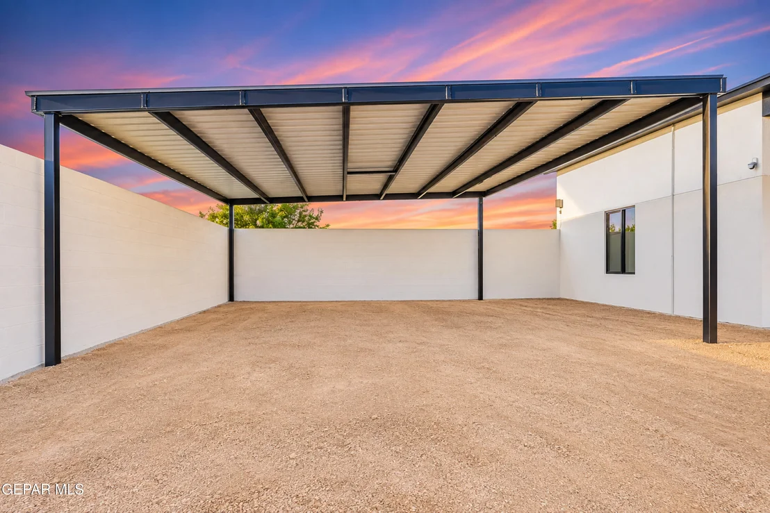 Photo of 817 Jones Point Place