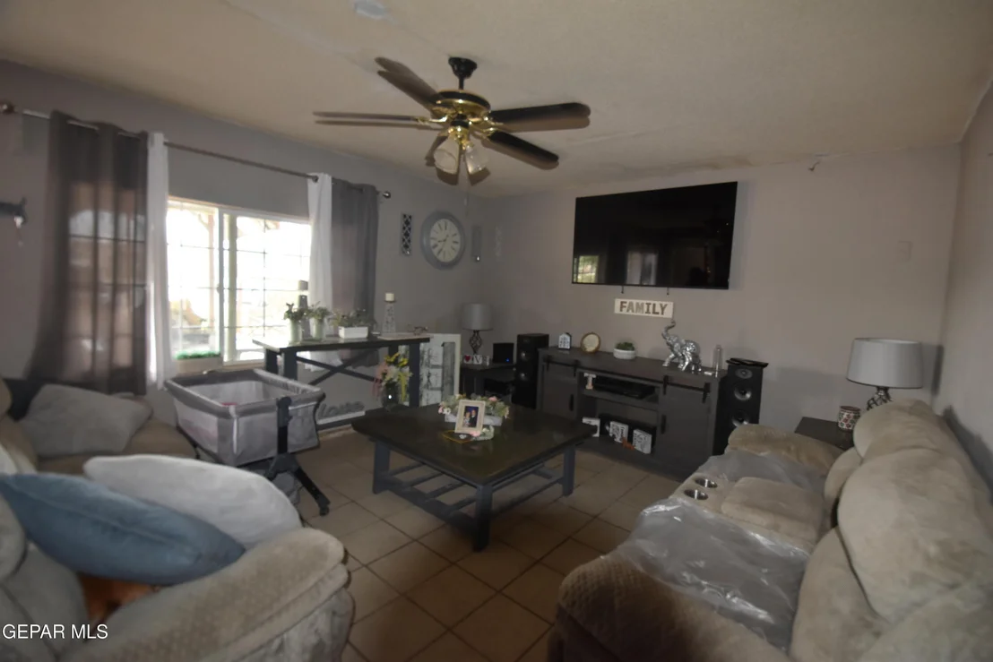 Photo of 8141 KIELY Road