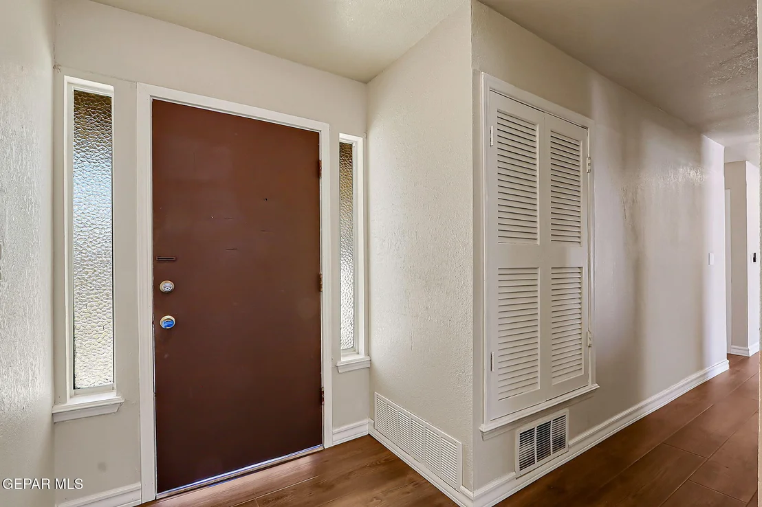 Photo of 7131 Clemente Avenue