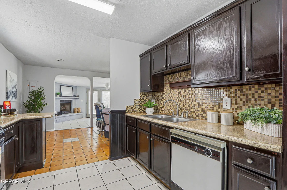 Photo of 323 VALLE SERENO Drive