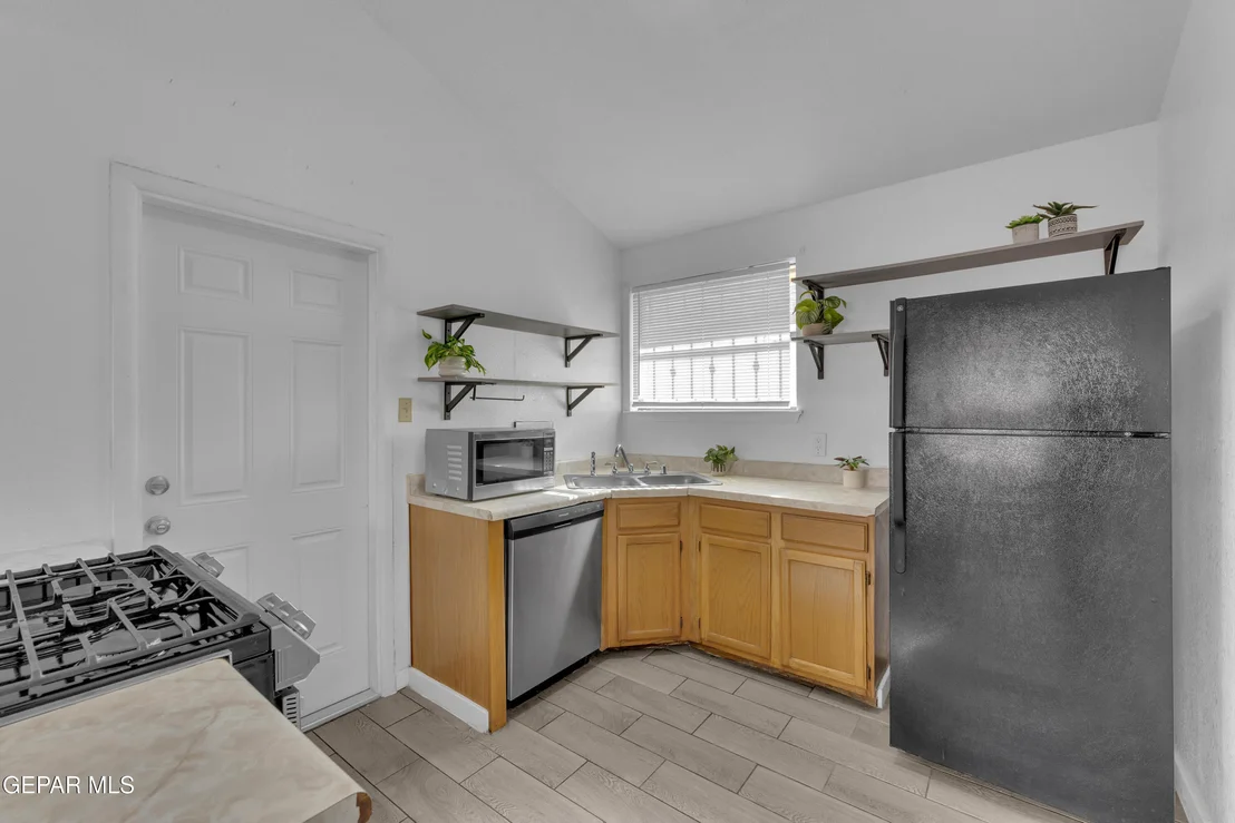Photo of 5817 CHIPPENDALE Avenue