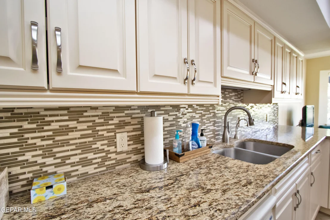 Photo of 517 Stonebluff Road