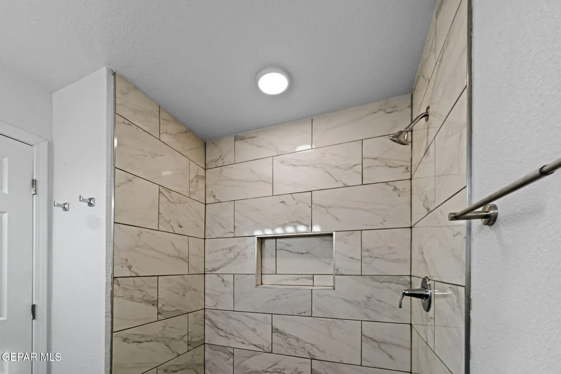 Photo of 4948 Royal Drive