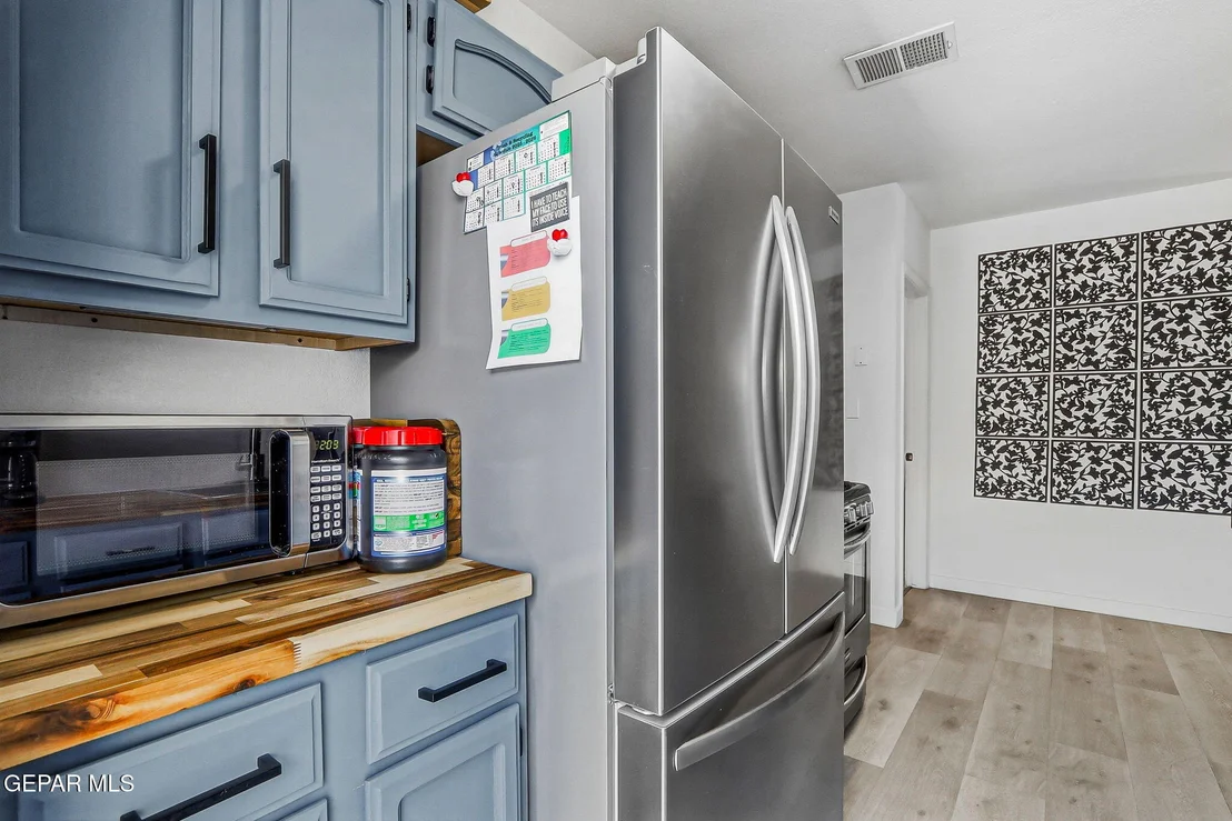 Photo of 2802 CASTLE HILL Circle