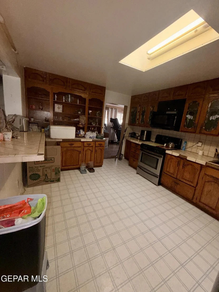 Photo of 8100 PARKLAND Drive