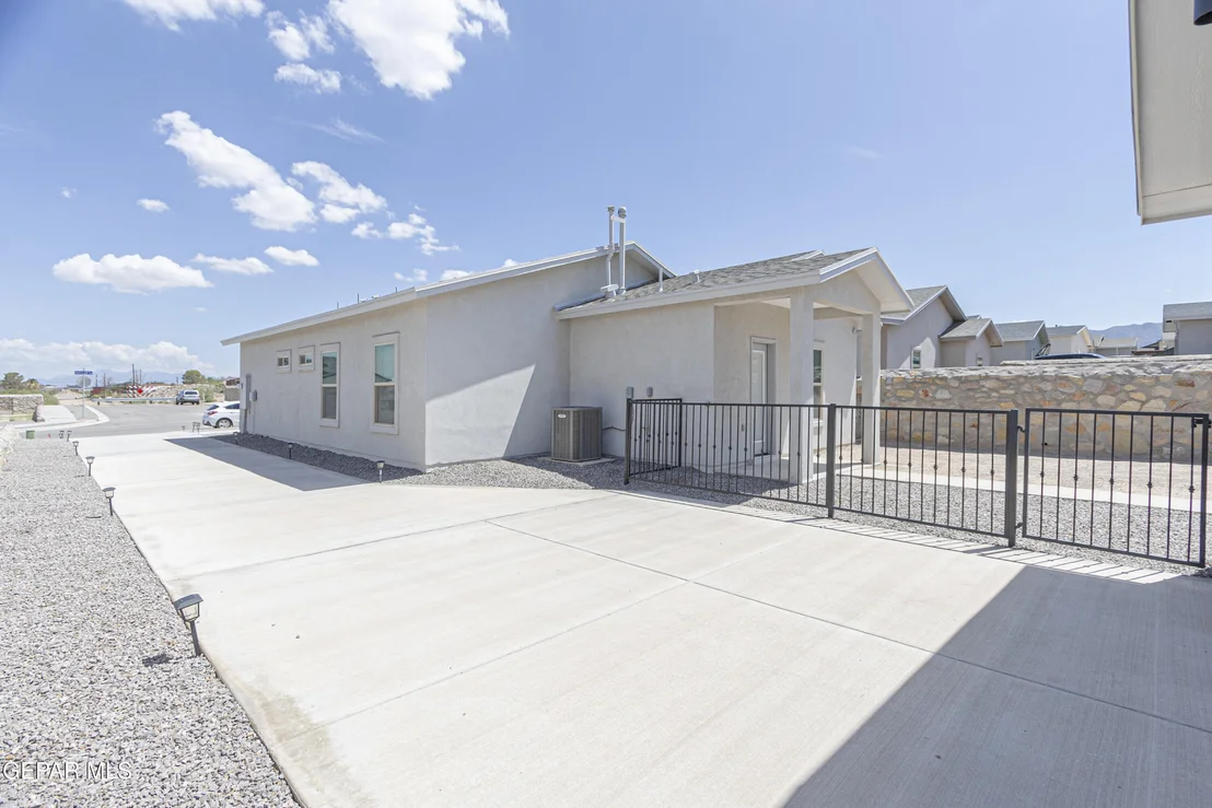 Photo of 546 Spanish Oak Drive