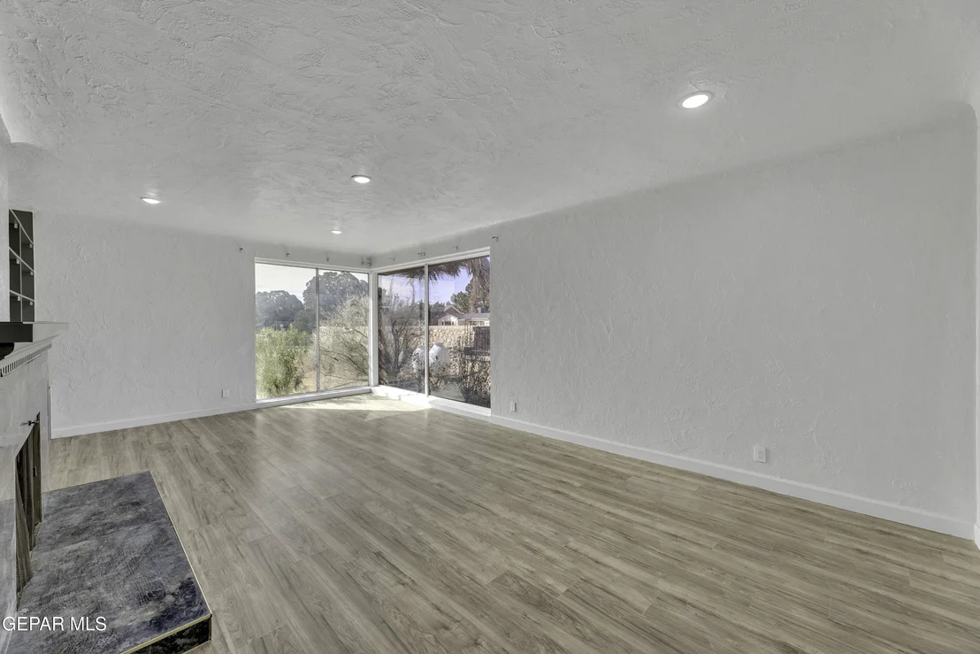 Photo of 2500 HAWLEY Circle