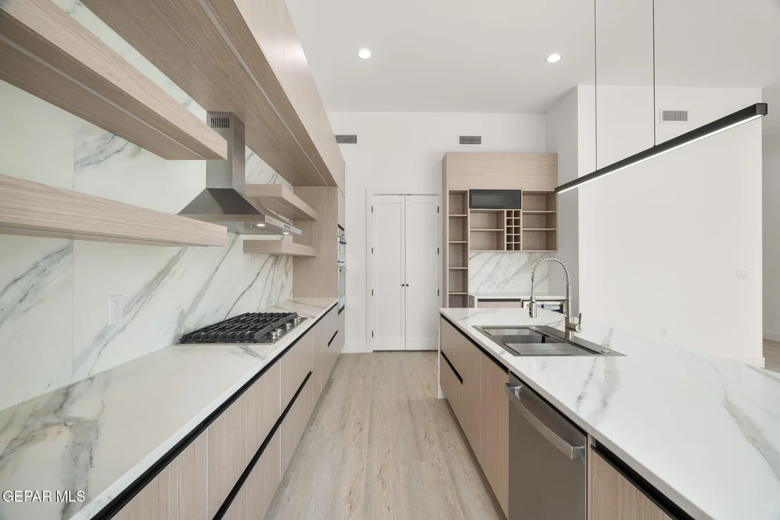 Photo of 5024 JARDINES Place