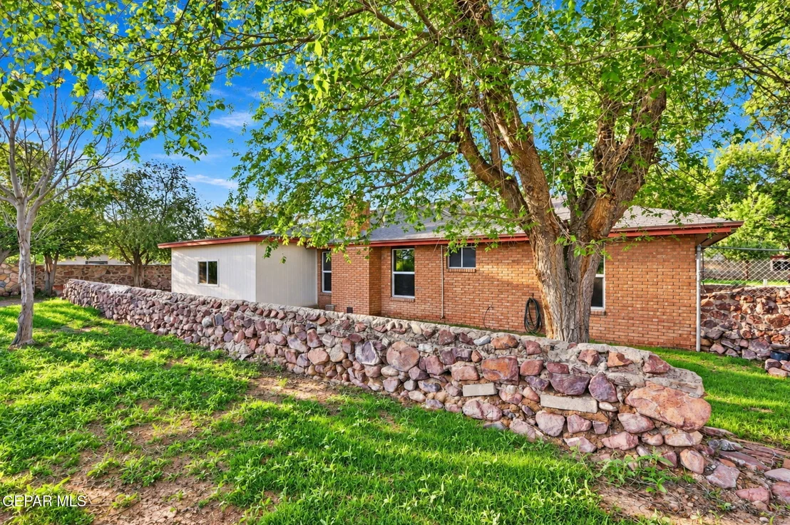 Photo of 220 SERRANIA Drive