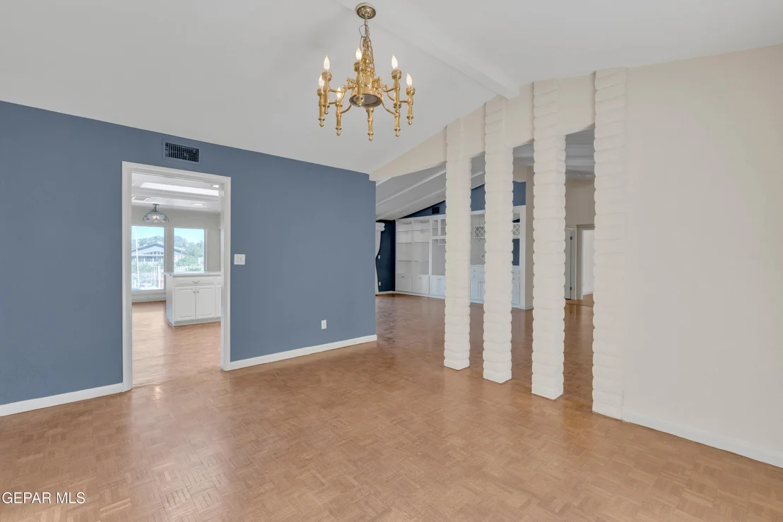Photo of 913 THUNDERBIRD Drive