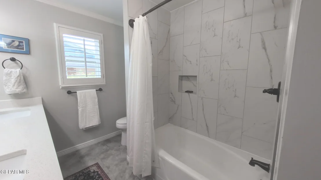 Photo of 417 INDIAN BLUFF Road