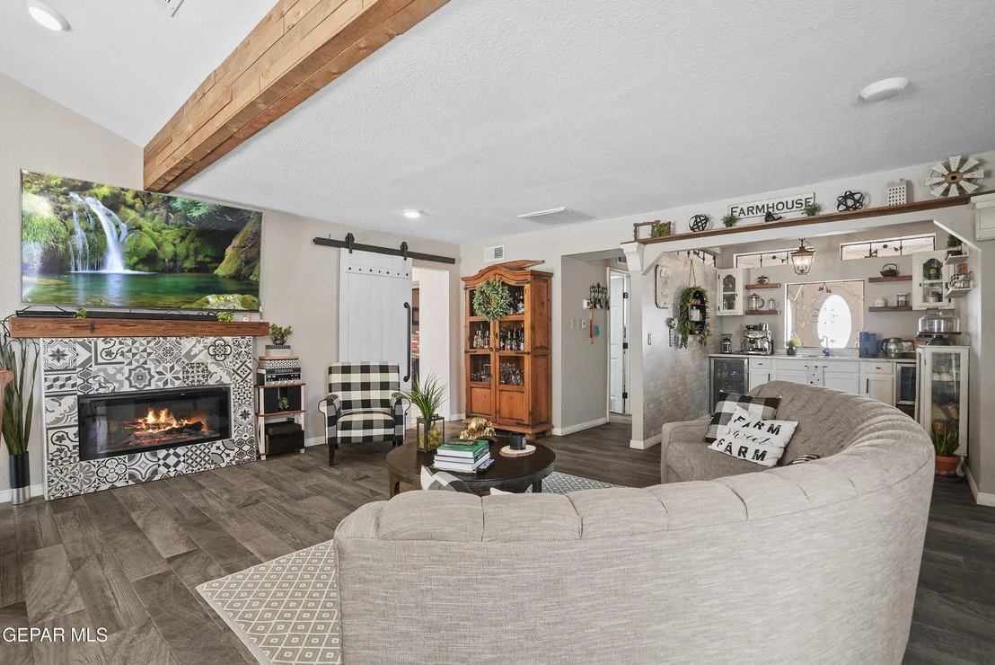 Photo of 731 PLAZER Place
