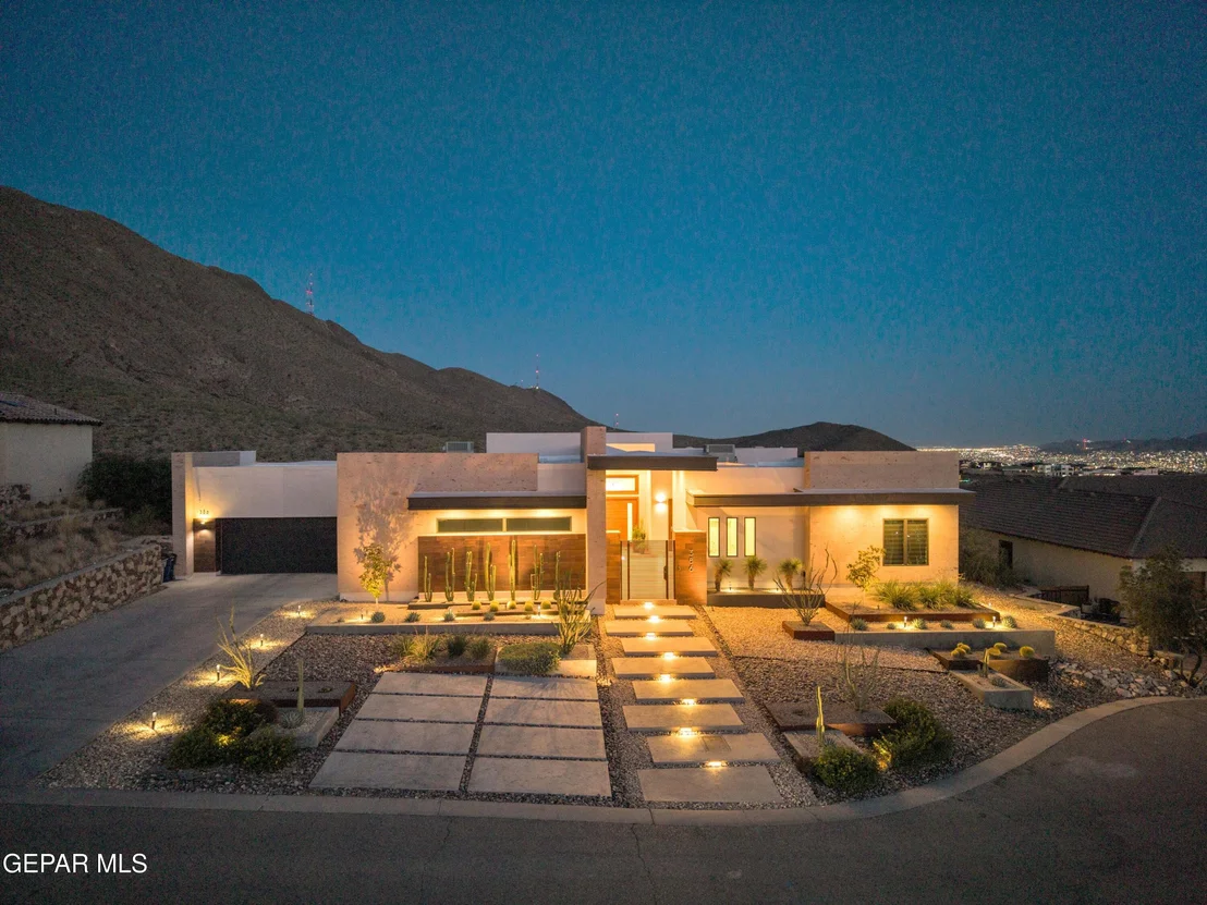 Photo of 386 ROCKY POINTE Drive