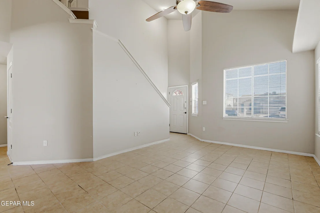 Photo of 14261 WOODS POINT Avenue