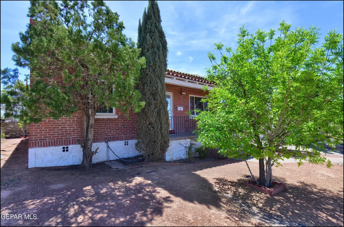 Photo of 912 MESITA Drive