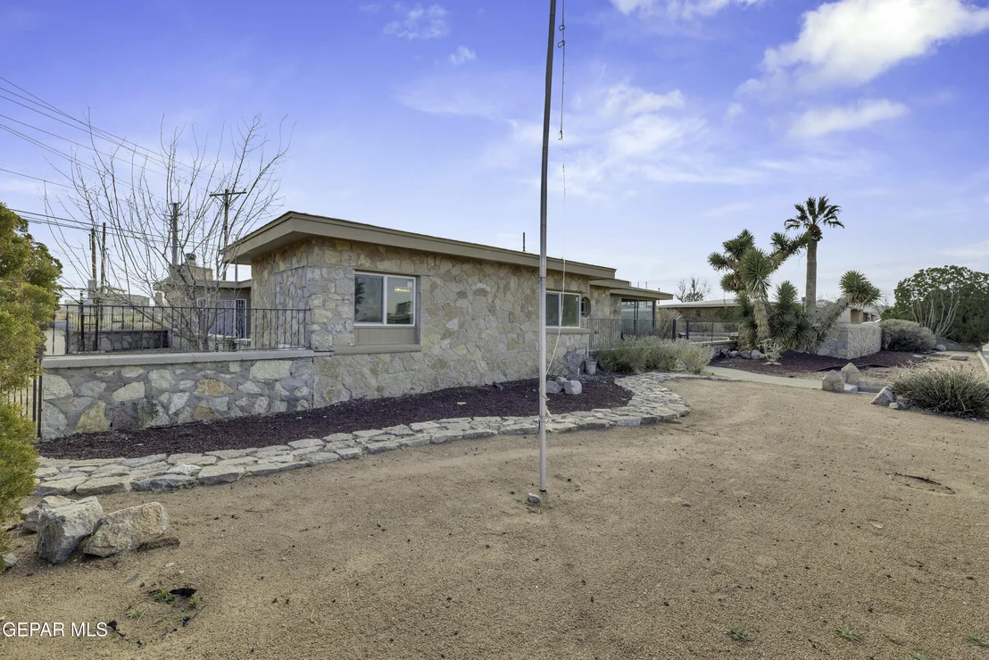 Photo of 2500 HAWLEY Circle