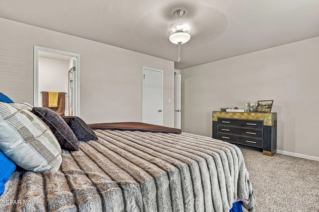 Photo of 220 SERRANIA Drive