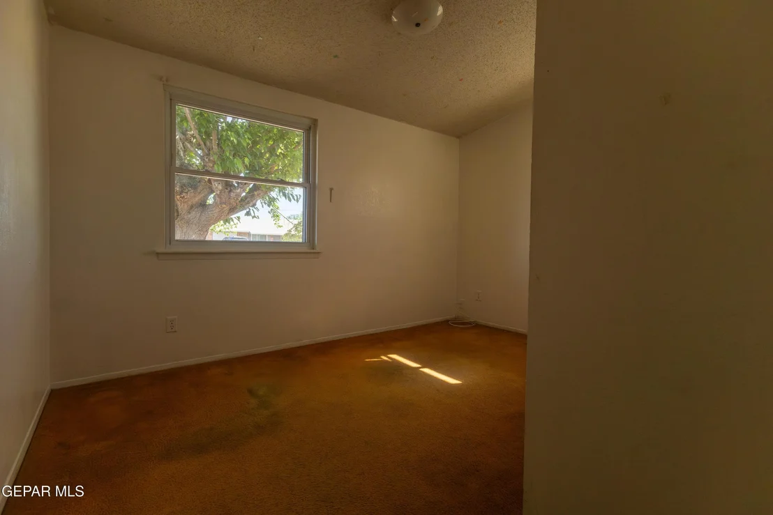 Photo of 5728 DEVON Avenue