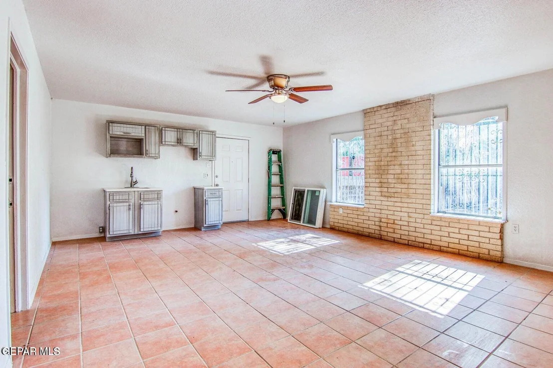 Photo of 915 Sparks Circle