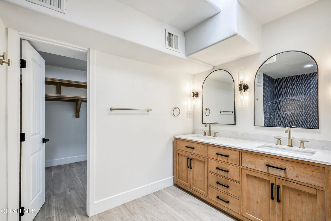 Photo of 704 MCKELLIGON Drive