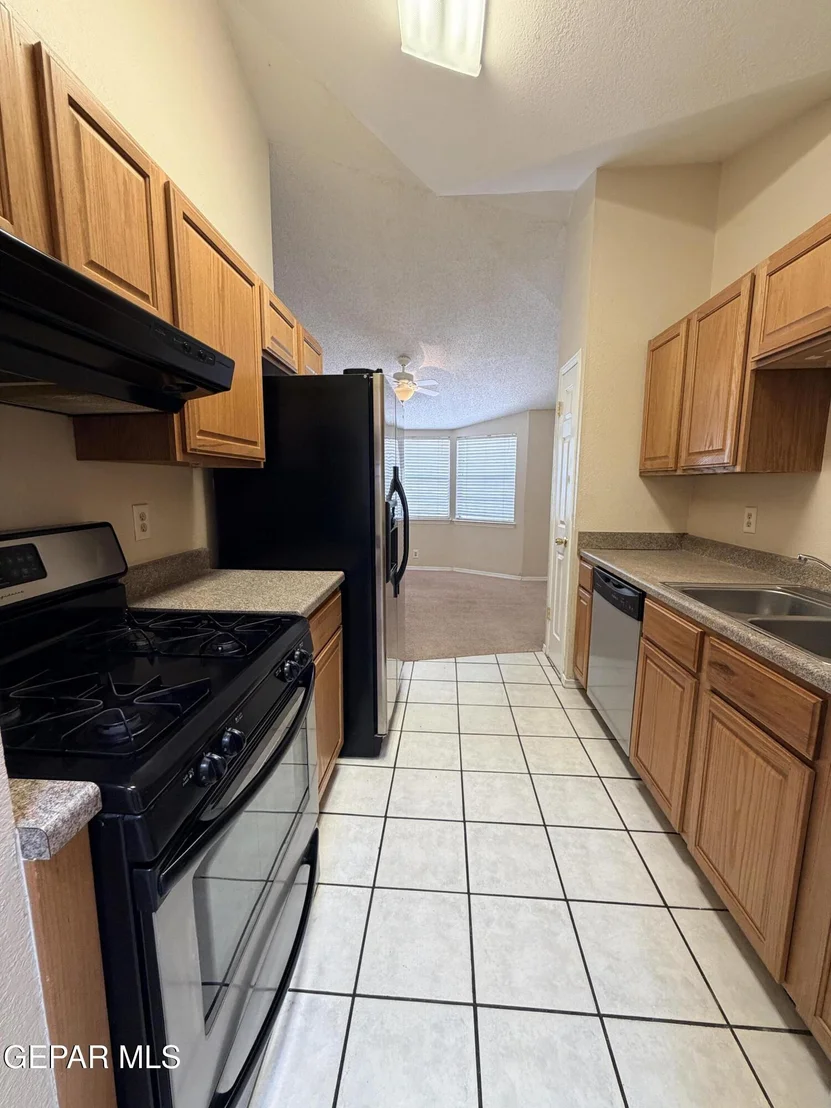 Photo of 2021 ROBERT WYNN Street