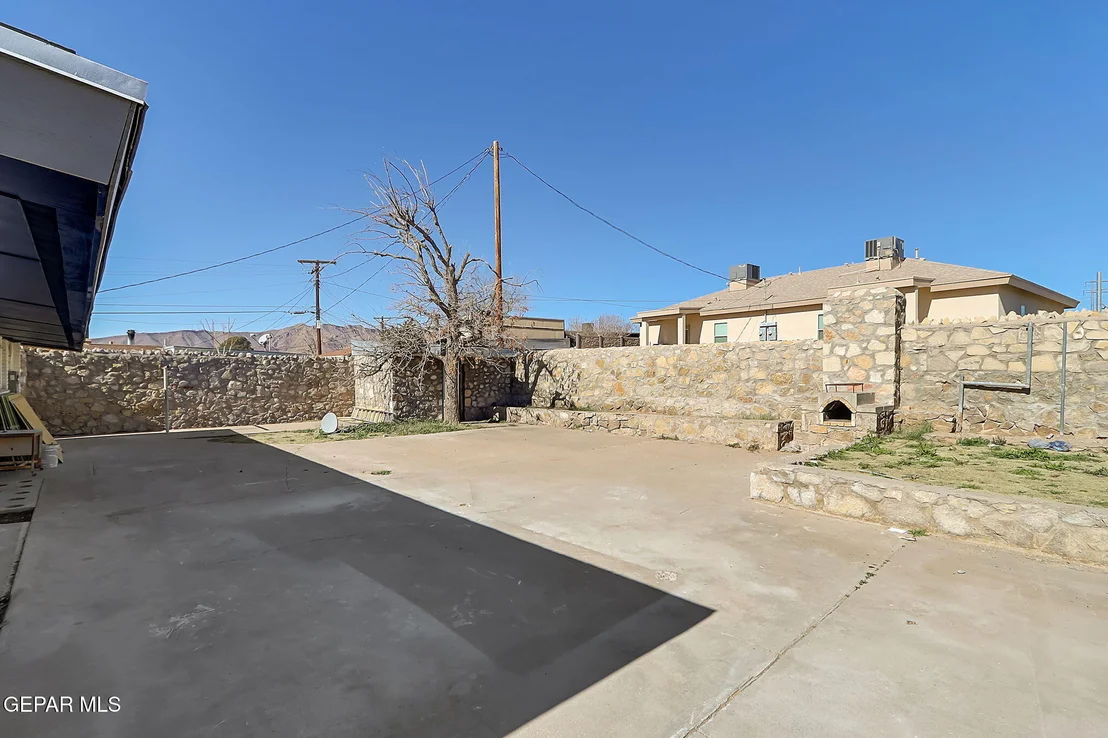 Photo of 5609 MARTIN Lane
