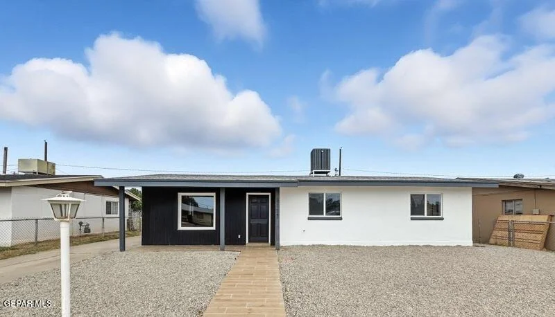 Photo of 5117 PEACOCK Lane