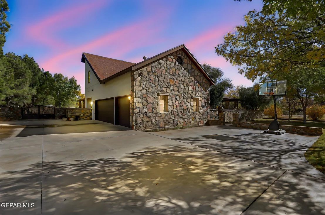 Photo of 5540 Westside Drive