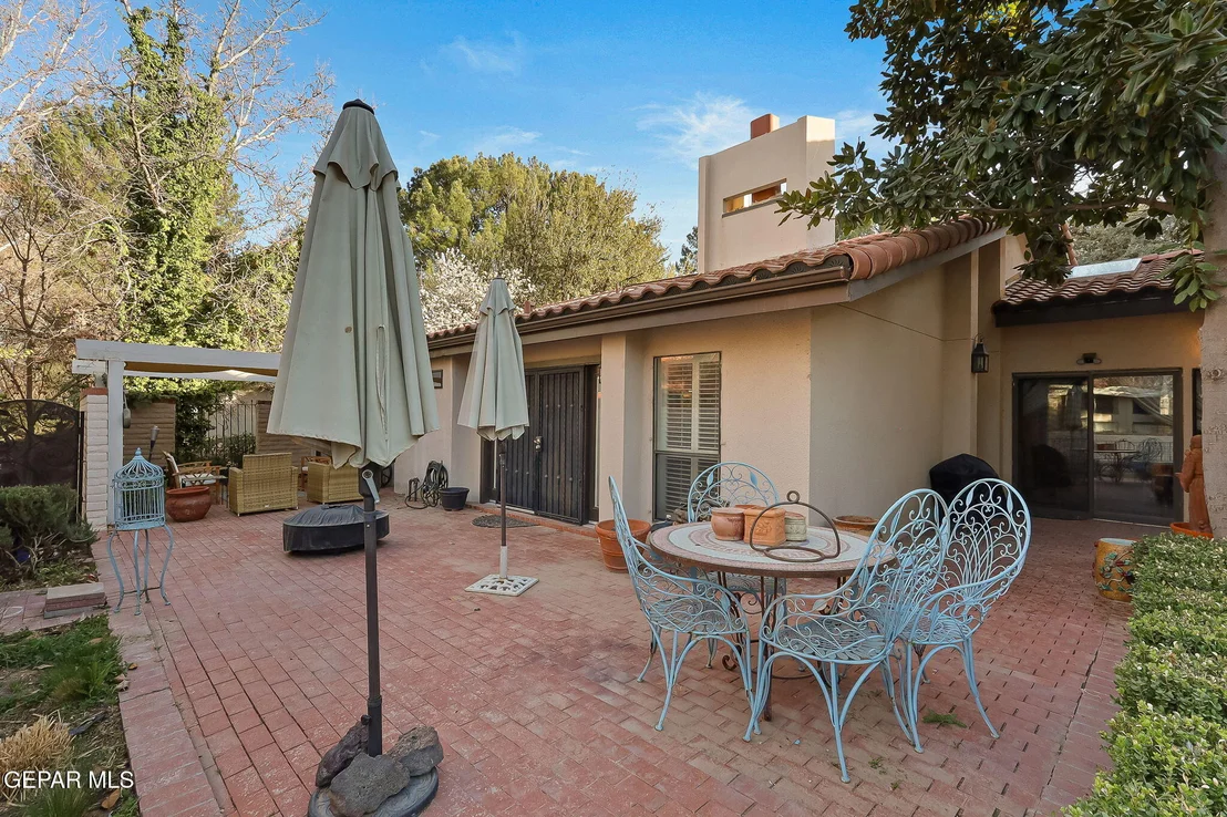 Photo of 821 Lakeway Drive