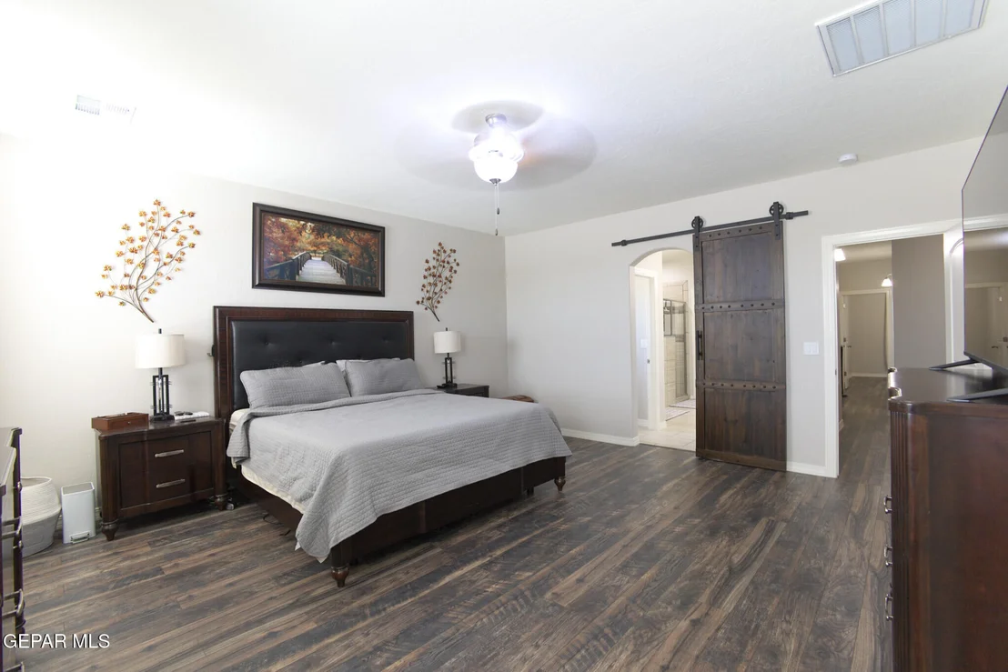 Photo of 987 GRANDEVOLE Drive