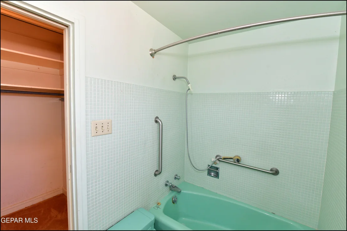 Photo of 9525 DESERT RIDGE Drive