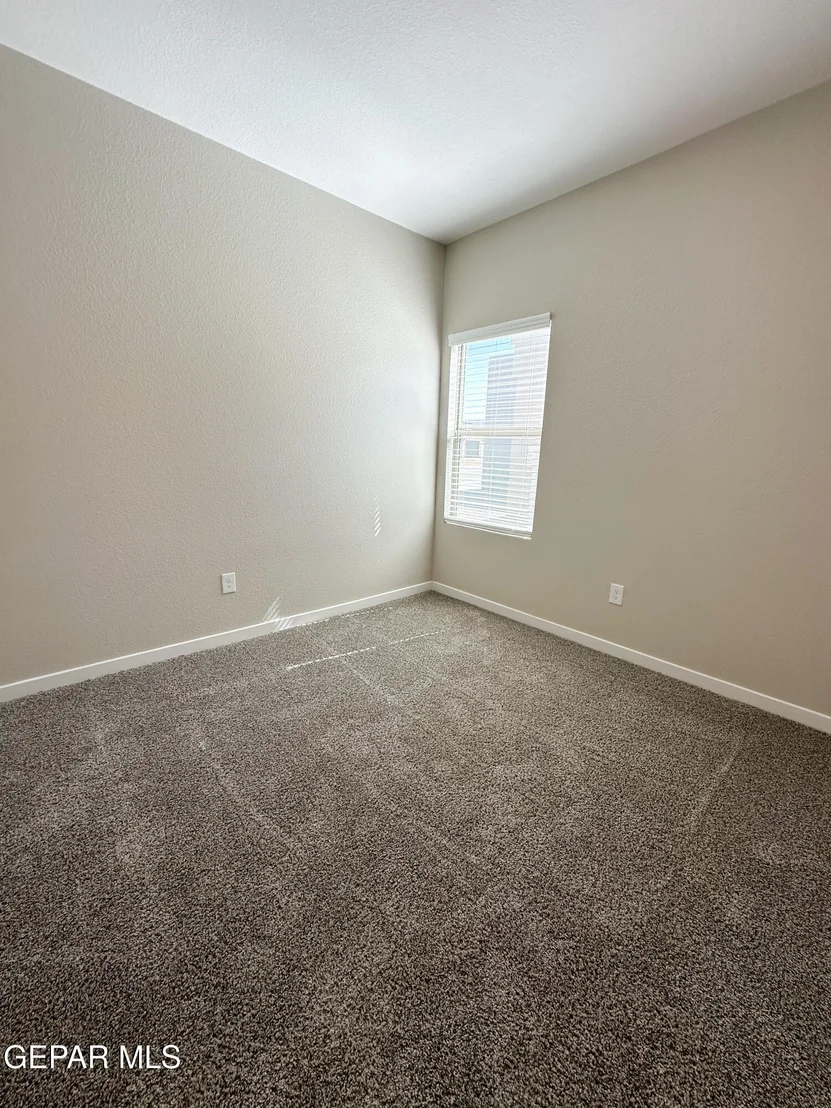 Photo of 15156 COMPOSITION