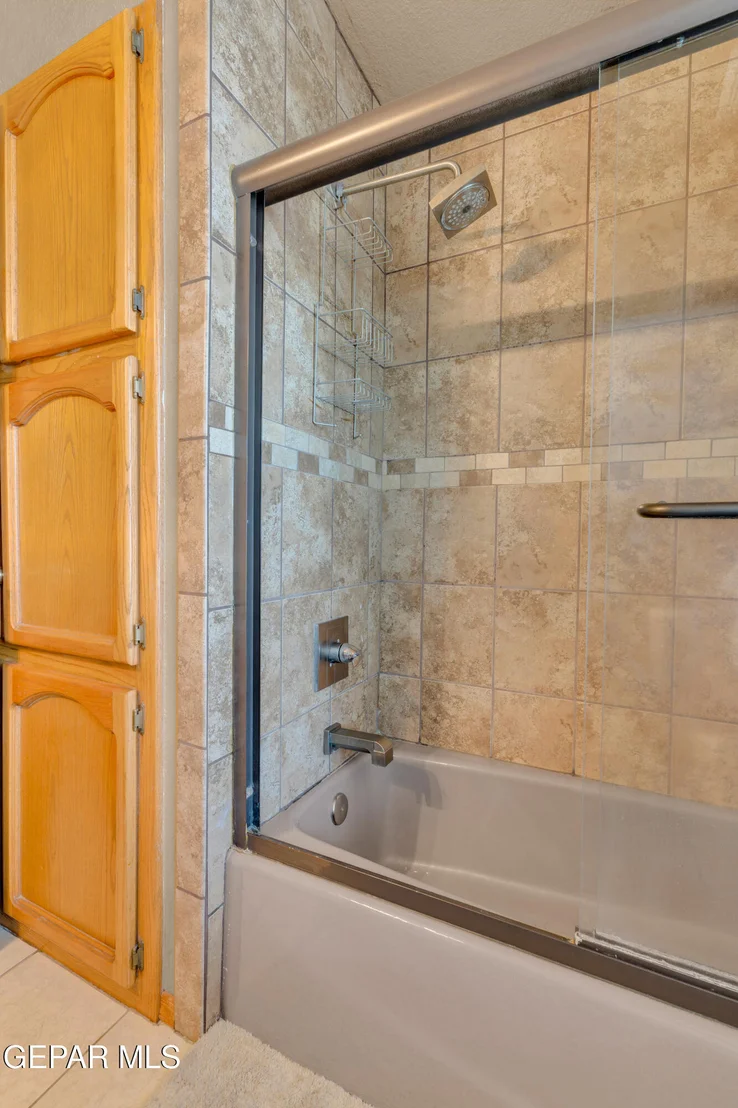 Photo of 2121 GREENLEE Drive