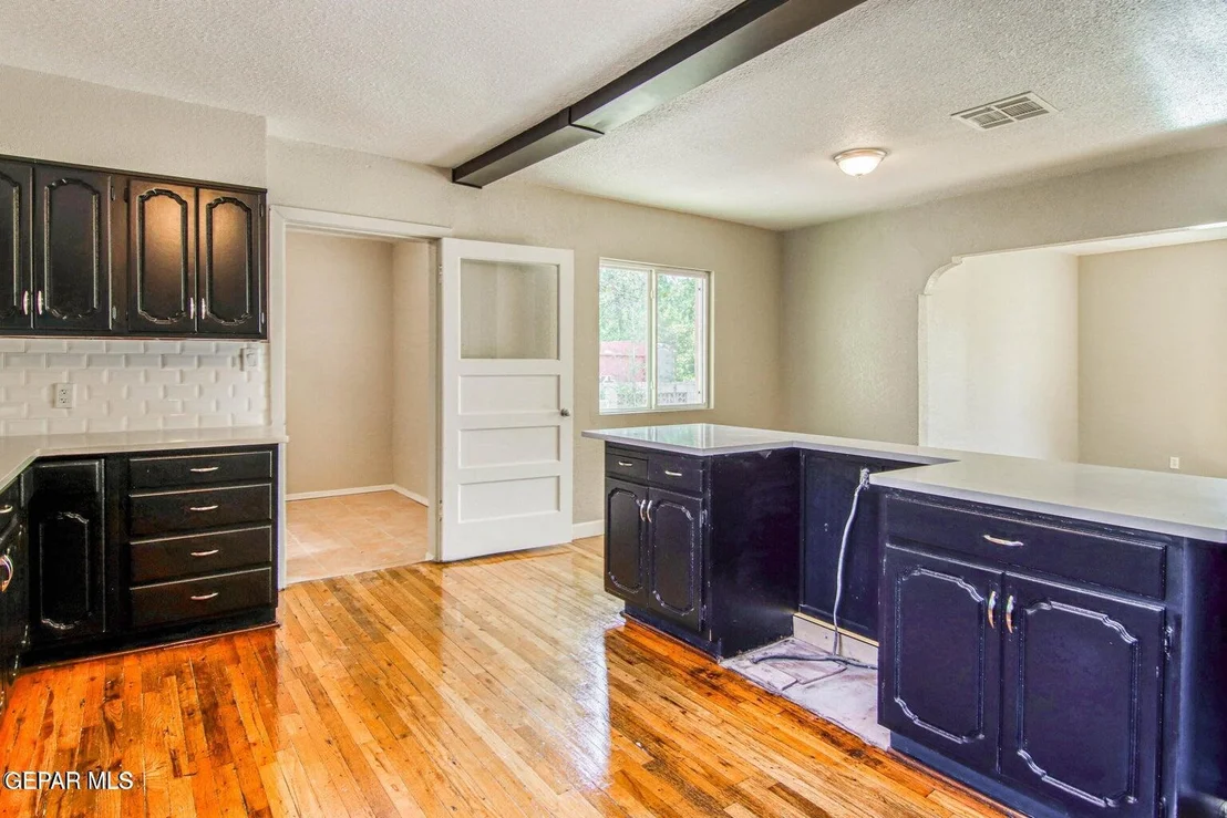 Photo of 915 Sparks Circle