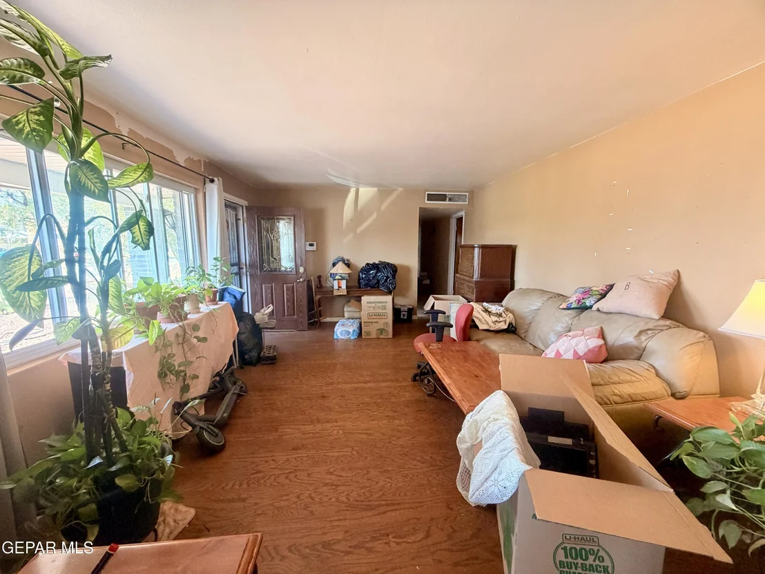 Photo of 8100 PARKLAND Drive