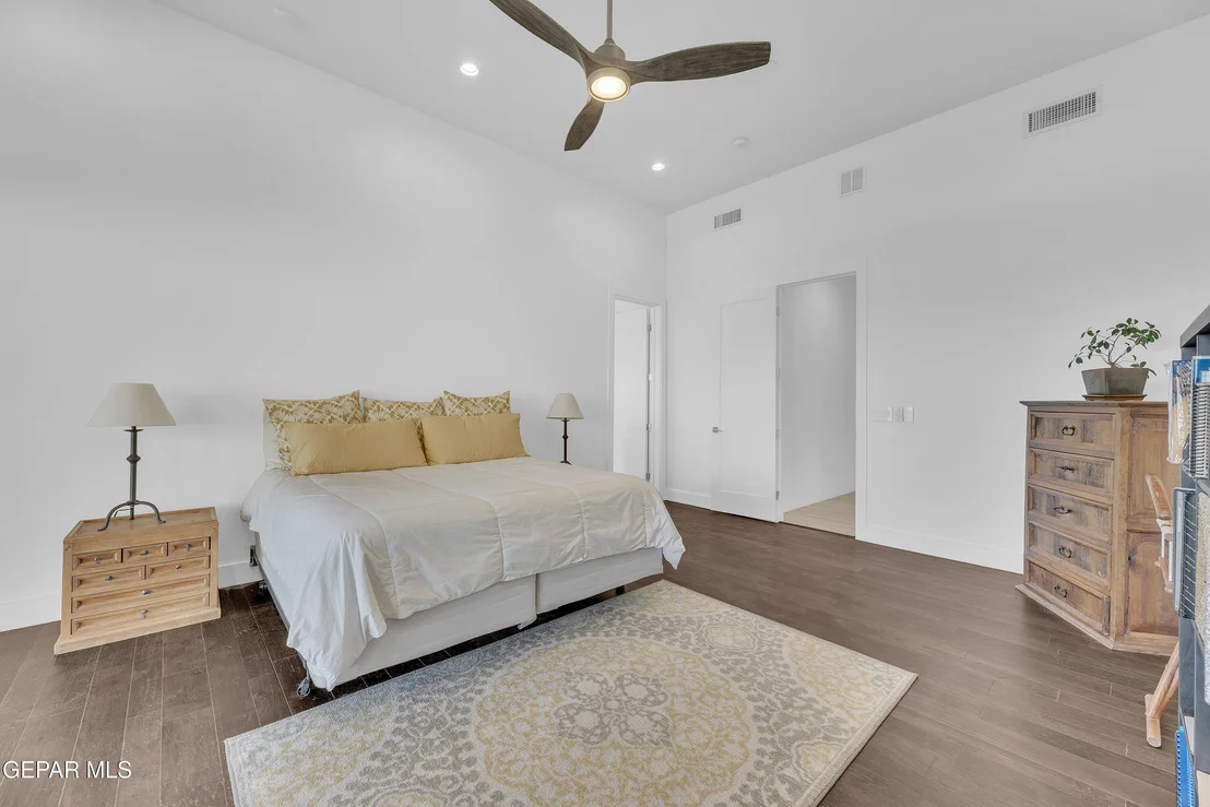 Photo of 386 ROCKY POINTE Drive