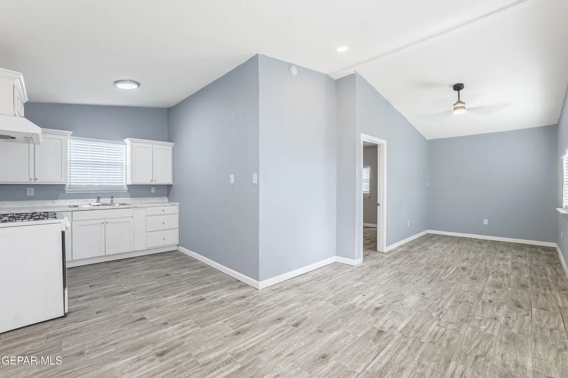 Photo of 3550 VANDERVEER Drive