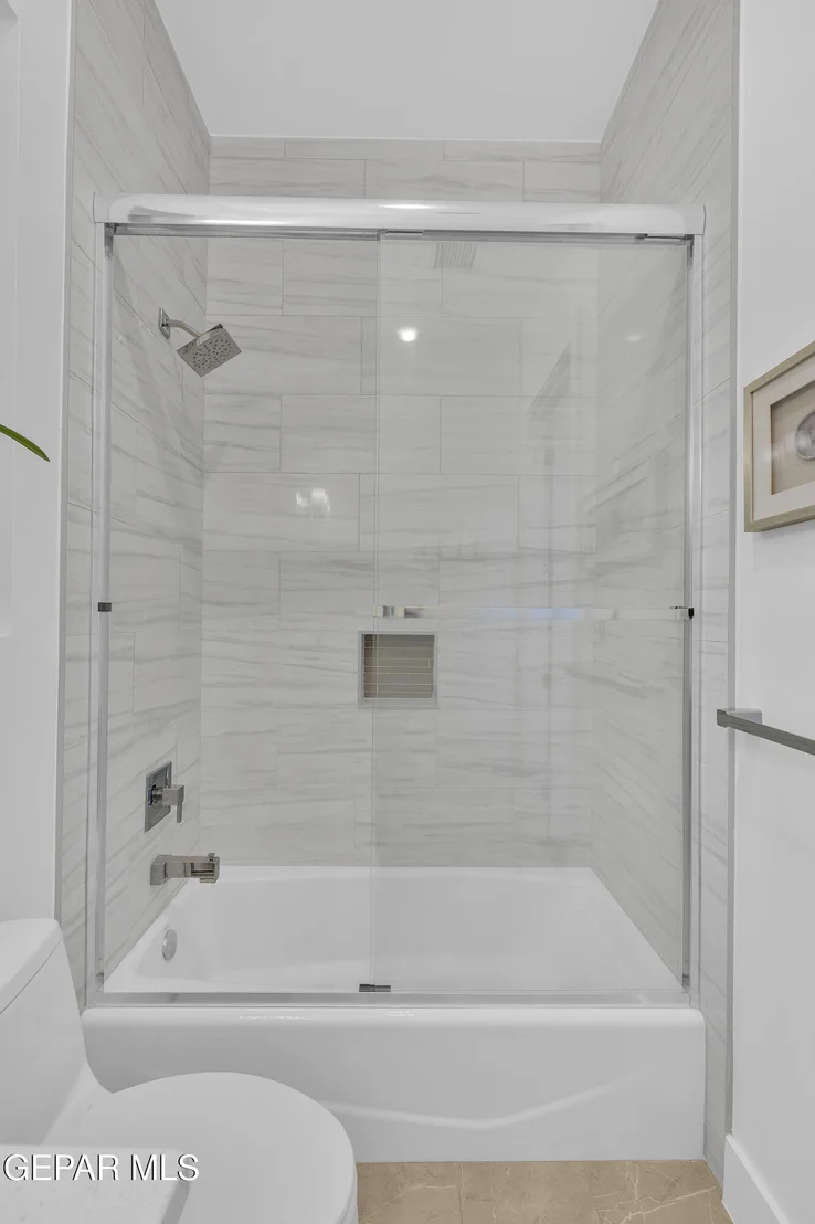 Photo of 386 ROCKY POINTE Drive
