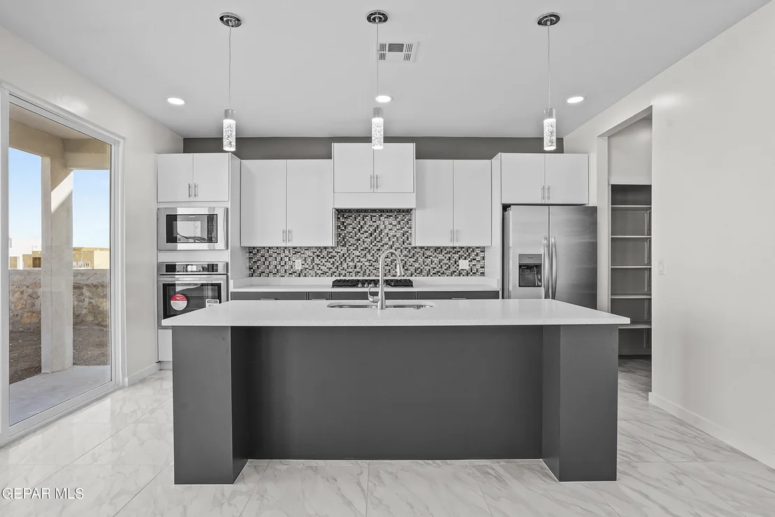 Photo of 12522 AMESBURY Avenue