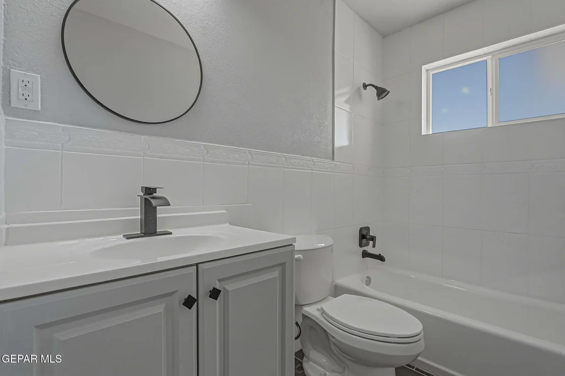 Photo of 261 GLADYS Avenue