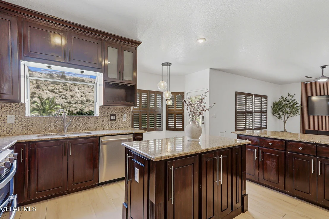 Photo of 6633 WIND RIDGE Drive