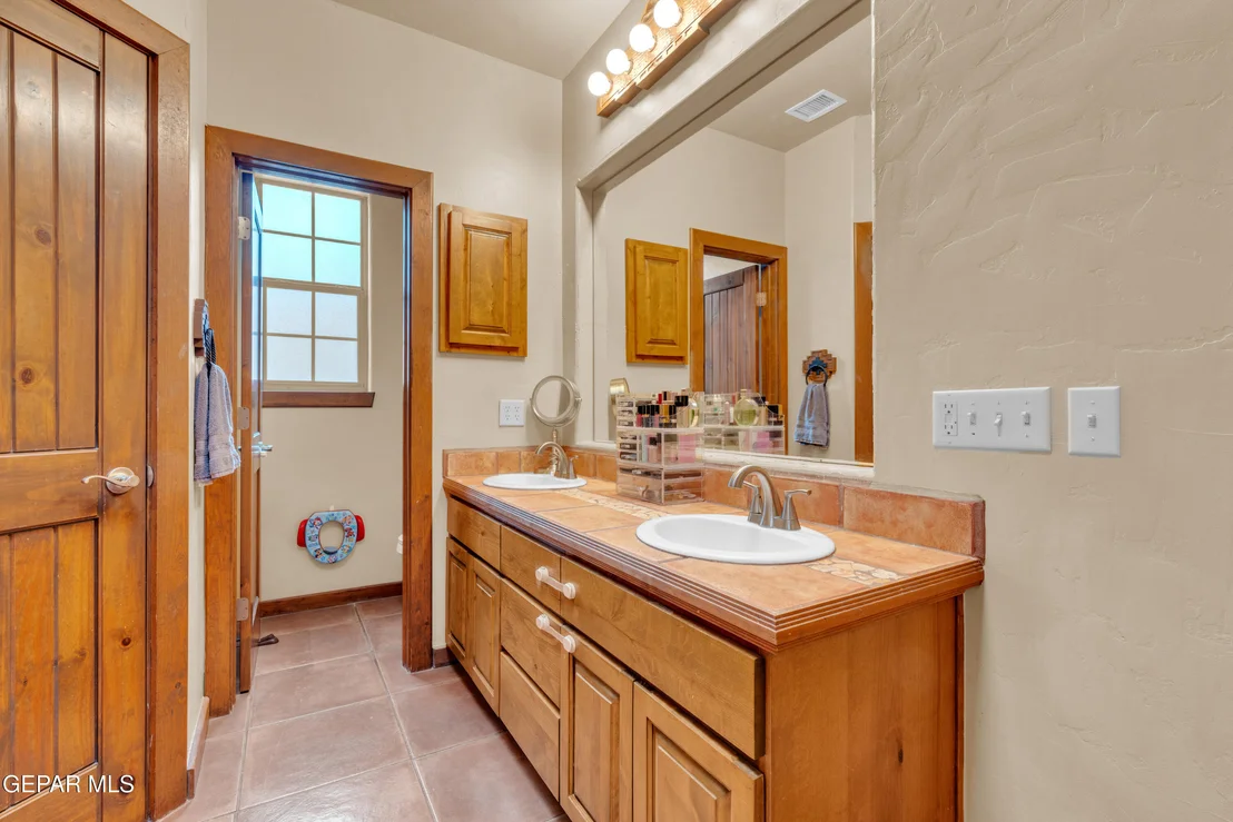 Photo of 1072 LOS MOROS Drive