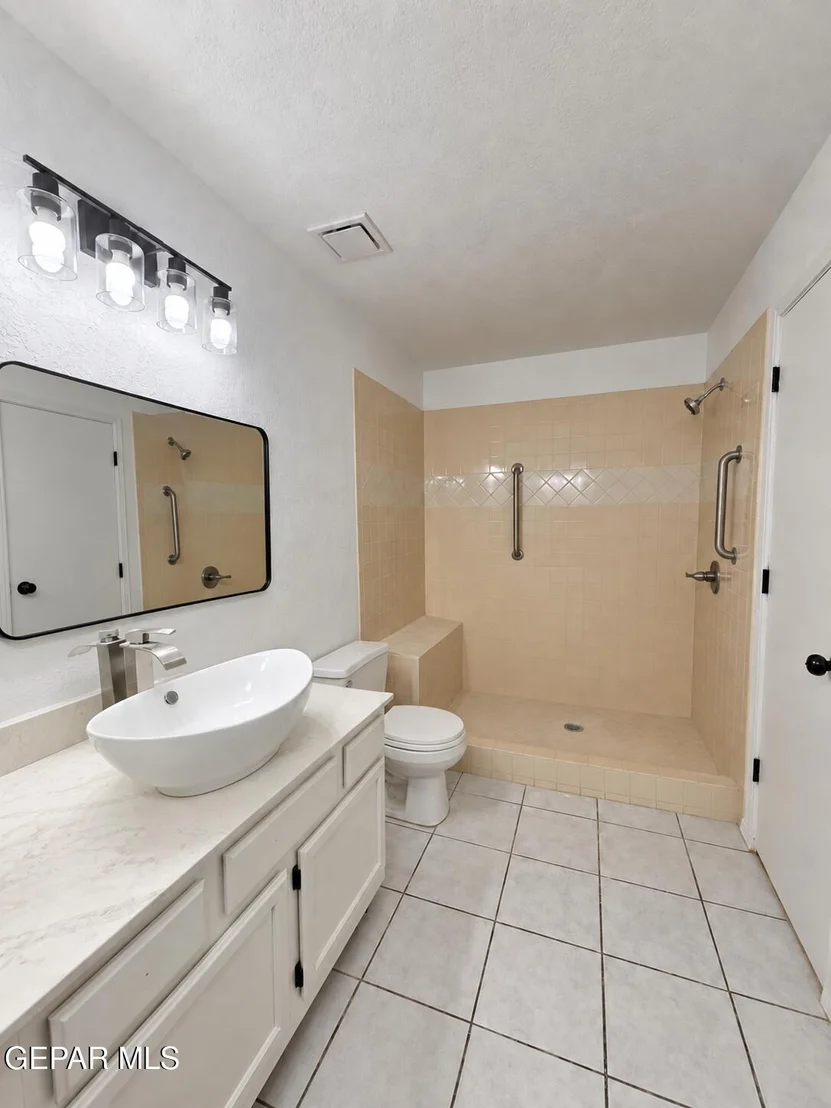 Photo of 11829 HENRY PHIPPS Drive